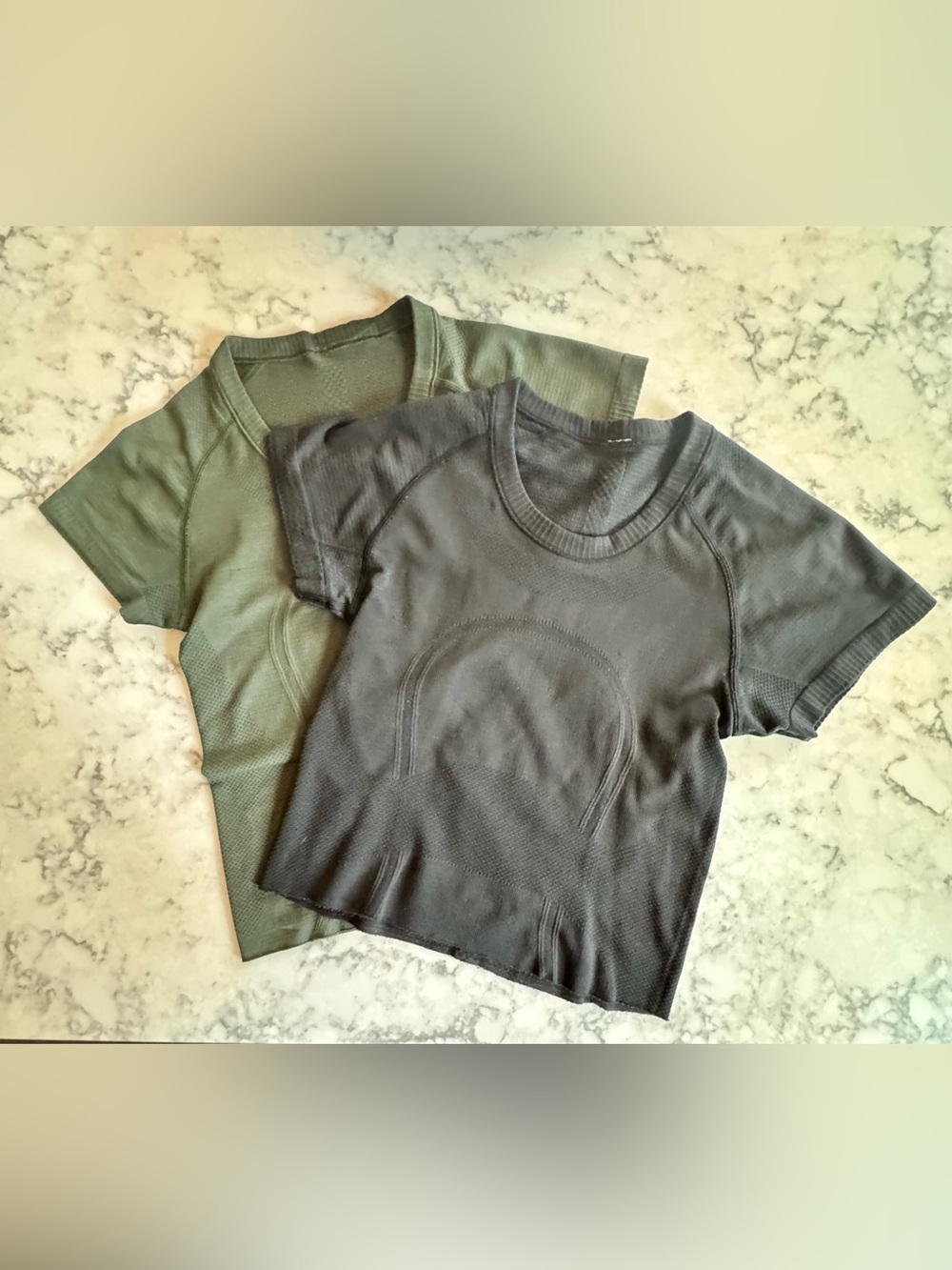 Bundle of 2 Lulu Swiftly Tech Tops SZ2